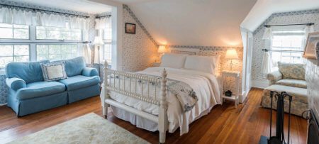 Snug Cottage Bed And Breakfast In Provincetown Massachusetts